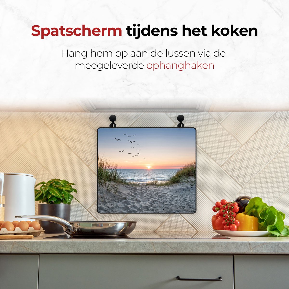 Spatscherm beschermer strand en duinen aan de muur tijdens het koken 